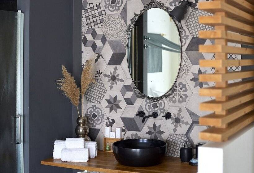 スタンダード４人部屋, Curù