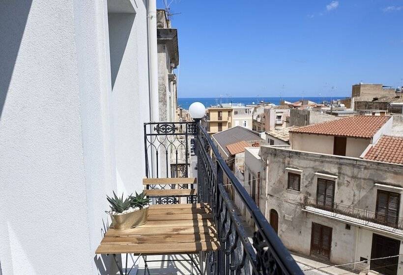 スタンダード４人部屋, Curù