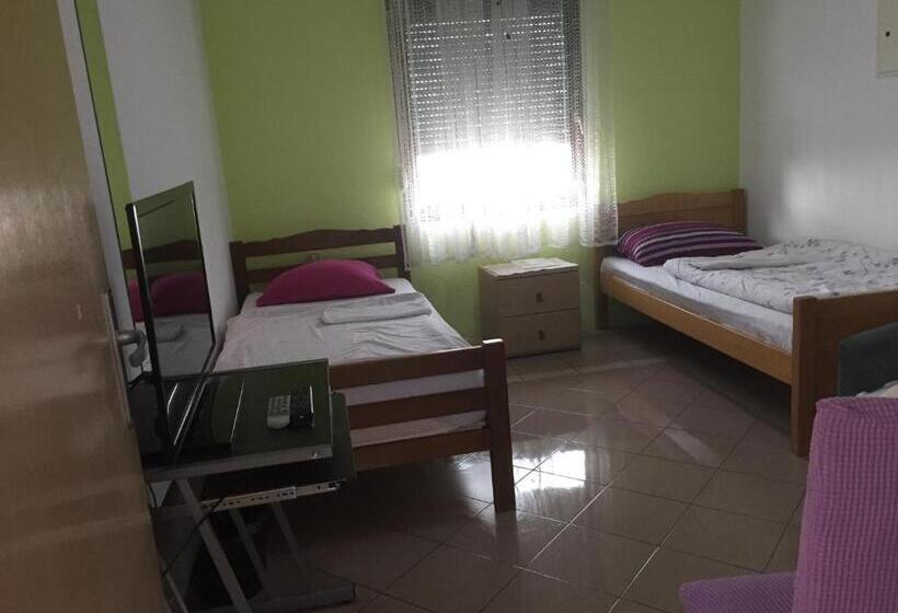 غرفة قياسية, Hostel Lega House