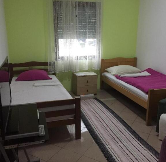 غرفة قياسية, Hostel Lega House