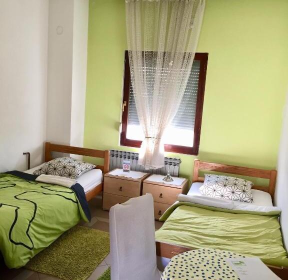 Номер Стандарт, Hostel Lega House
