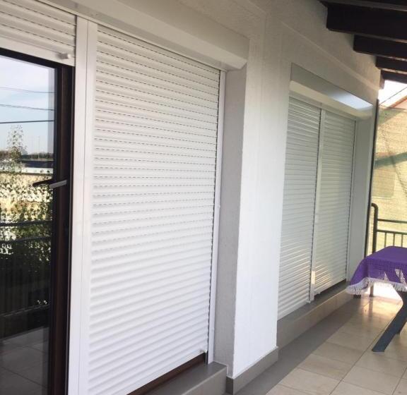 شقة غرفة واحدة, Hostel Lega House