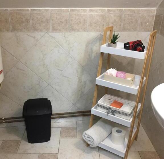 شقة غرفة واحدة, Hostel Lega House