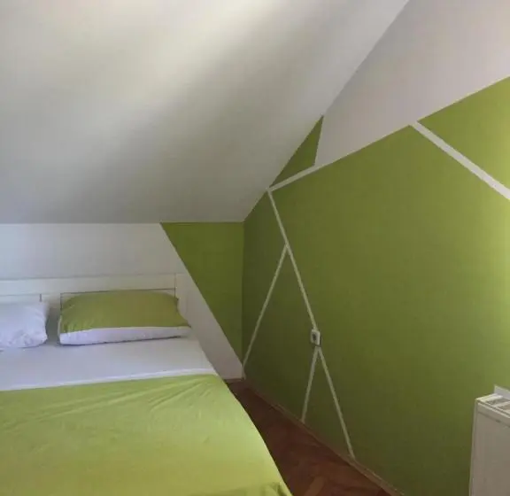 اتاق لوکس چهار تخته, Hostel Lega House
