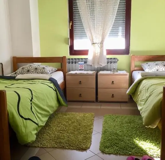 اتاق استاندارد, Hostel Lega House