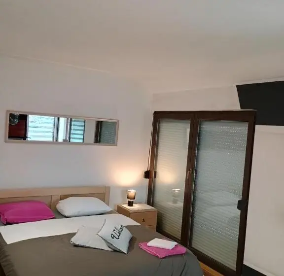 آپارتمان 1 خوابه, Hostel Lega House