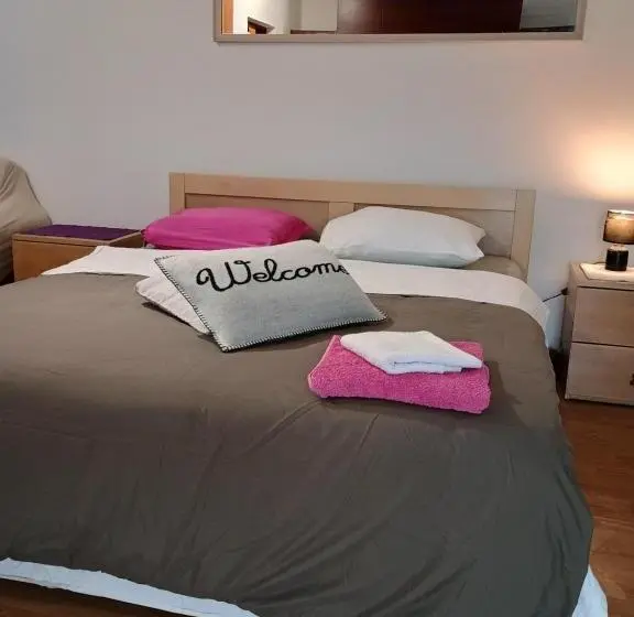 آپارتمان 1 خوابه, Hostel Lega House