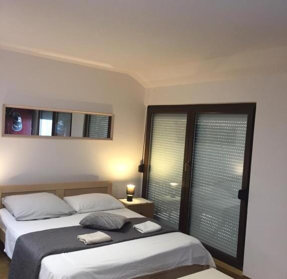 شقة غرفة واحدة, Hostel Lega House