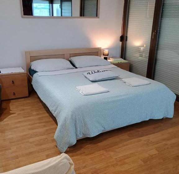 شقة غرفة واحدة, Hostel Lega House