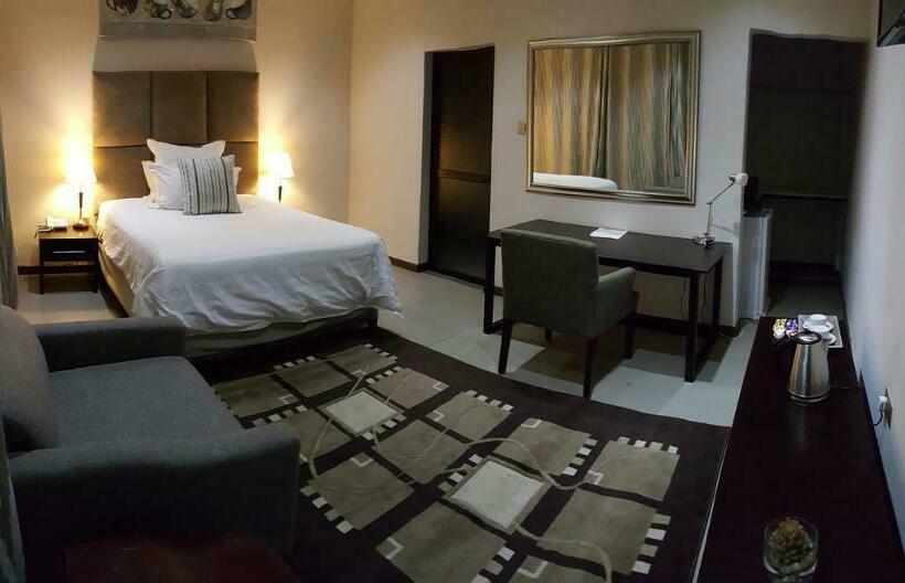 سوییت لوکس, Pamo Hotel And Restaurants