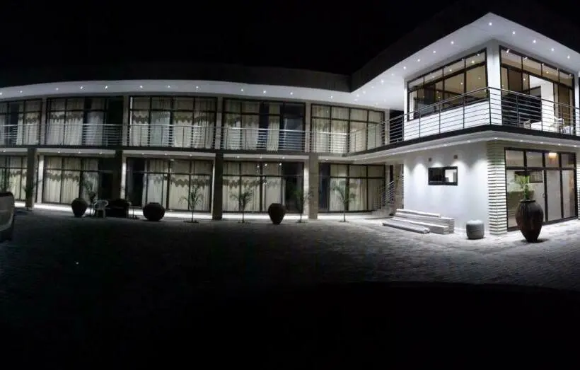 سوییت لوکس, Pamo Hotel And Restaurants