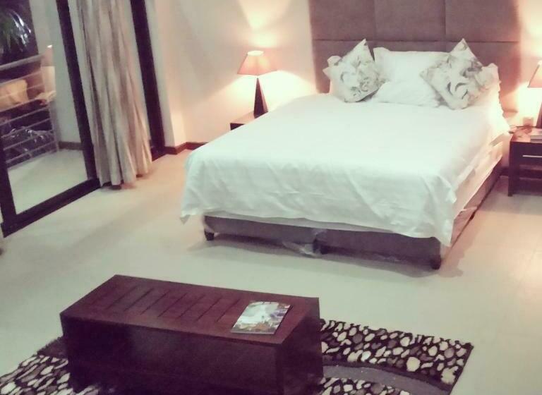 سوییت لوکس, Pamo Hotel And Restaurants