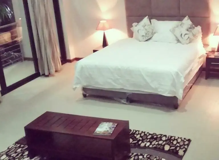 سوییت لوکس, Pamo Hotel And Restaurants