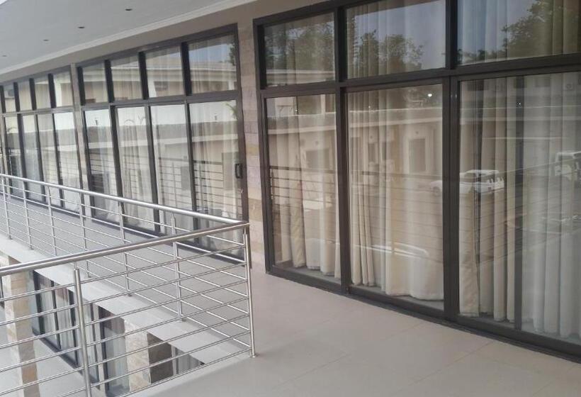 سوییت لوکس, Pamo Hotel And Restaurants