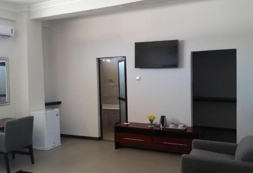 سوییت لوکس, Pamo Hotel And Restaurants