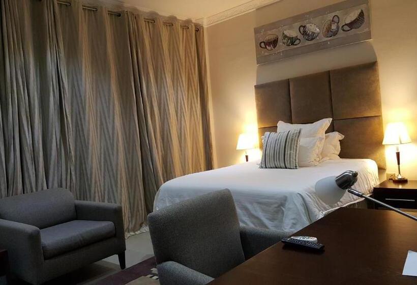 سوییت لوکس, Pamo Hotel And Restaurants