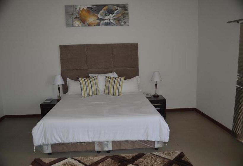 اتاق لوکس با تخت بزرگ, Pamo Hotel And Restaurants