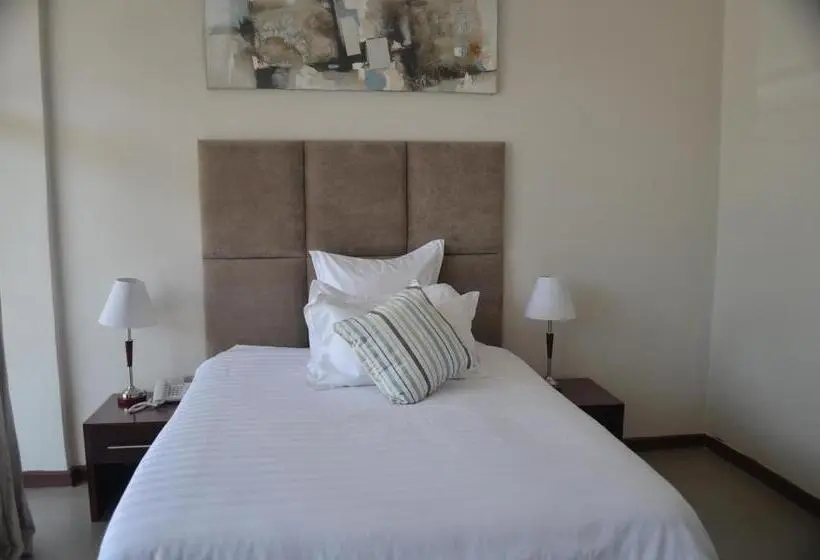 اتاق لوکس با تخت بزرگ, Pamo Hotel And Restaurants