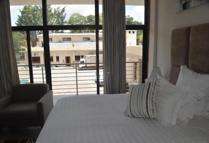 اتاق لوکس با تخت بزرگ, Pamo Hotel And Restaurants