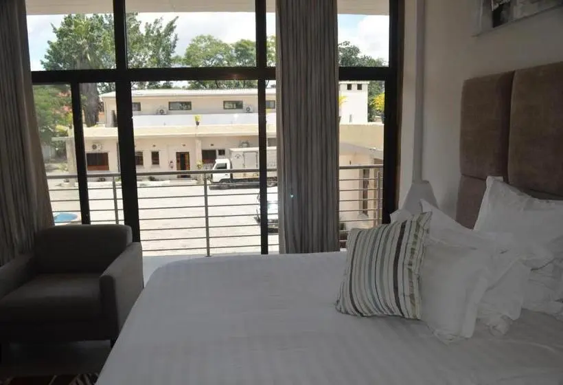 اتاق لوکس با تخت بزرگ, Pamo Hotel And Restaurants