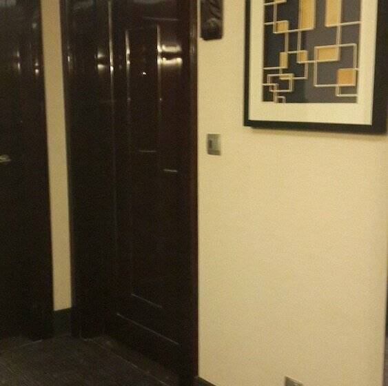 اتاق اجرایی, The Raintree Dhaka A Luxury Collection