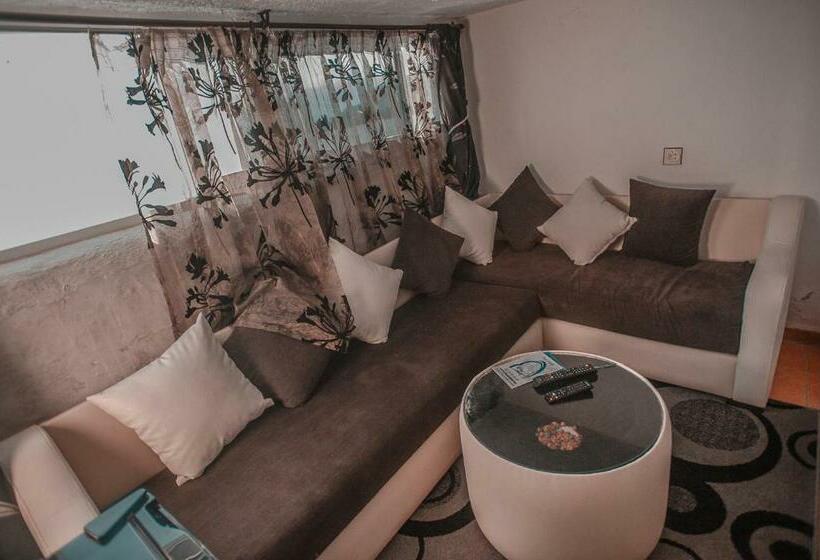 豪华洋房, Riad Antek