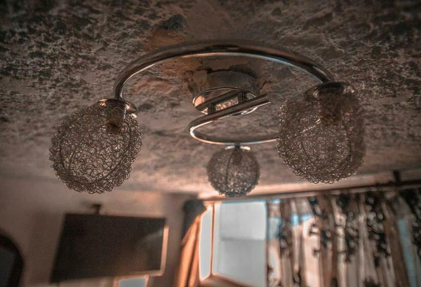 豪华洋房, Riad Antek