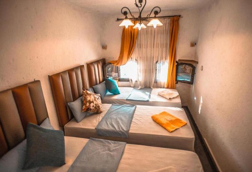 家庭洋房, Riad Antek