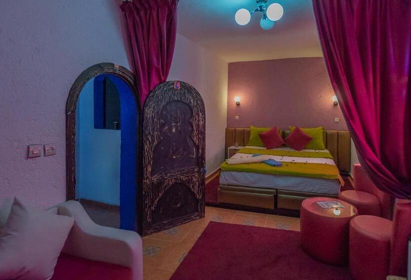 בקתה סטנדרטית, Riad Antek