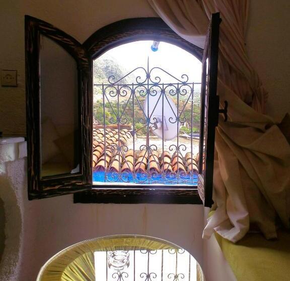 בקתה סטנדרטית, Riad Antek