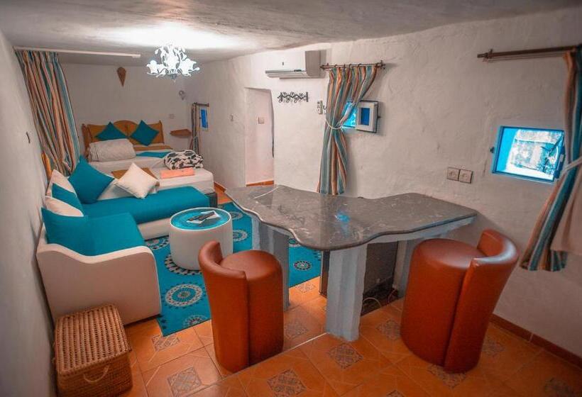 豪华洋房, Riad Antek