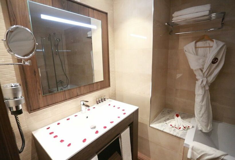 اتاق لوکس, Az Hôtels Vieux Kouba