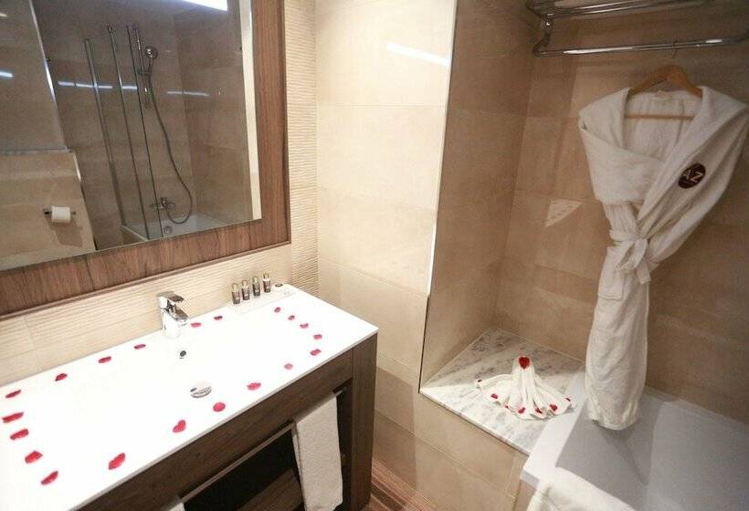 اتاق لوکس, Az Hôtels Vieux Kouba