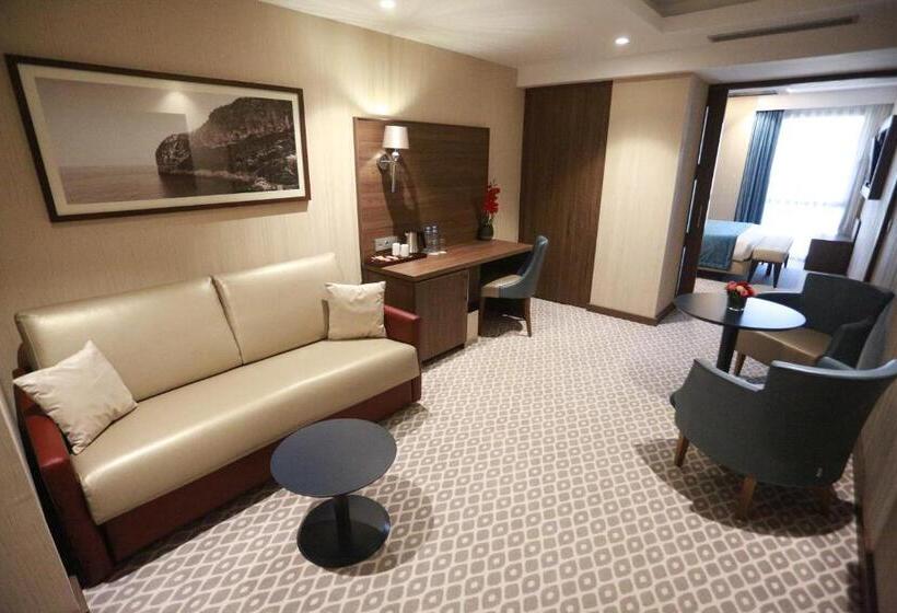 Deluxe Suite King Bed, Az Hôtels Vieux Kouba