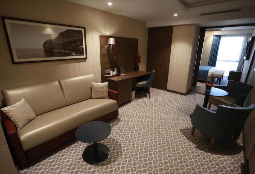 Deluxe Suite King Bed, Az Hôtels Vieux Kouba