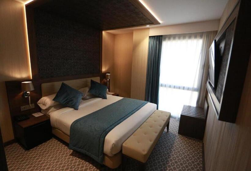 Deluxe Suite King Bed, Az Hôtels Vieux Kouba