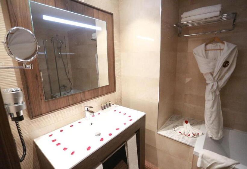 سوییت سوپریور, Az Hôtels Vieux Kouba