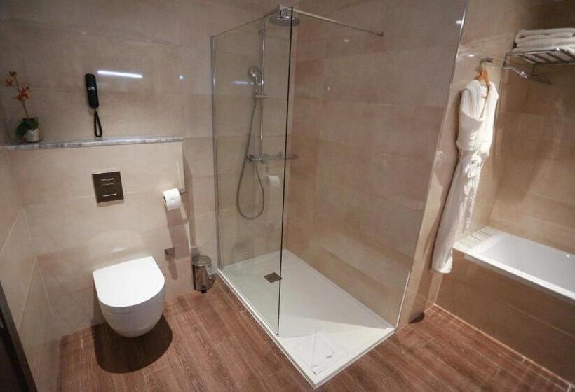 سوییت سوپریور, Az Hôtels Vieux Kouba