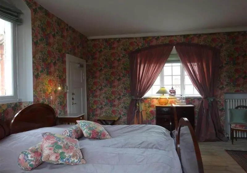 スタンダードルーム, Broholm Castle