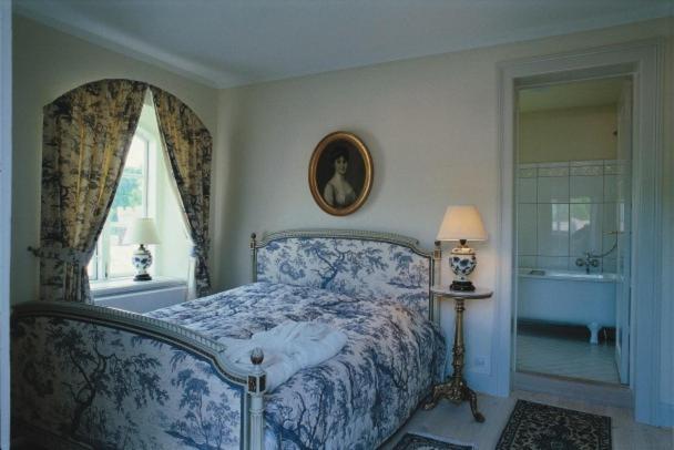 סוויטה, Broholm Castle