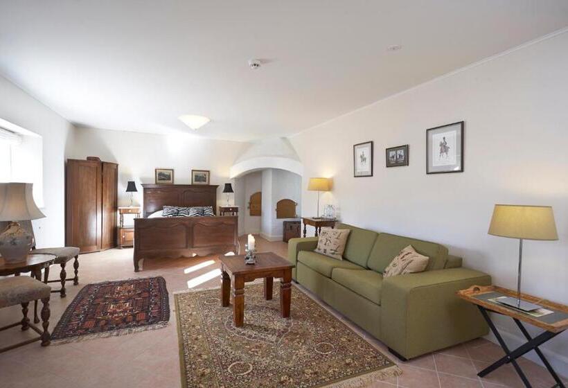 חדר משפחתי, Broholm Castle