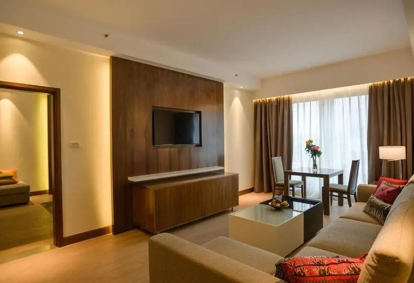 سوئیت با تخت بزرگ, Crowne Plaza Nairobi Airport, An Ihg