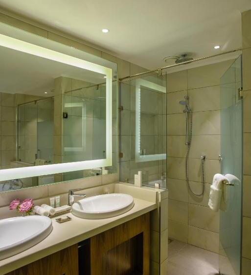 سوئیت با تخت بزرگ, Crowne Plaza Nairobi Airport, An Ihg