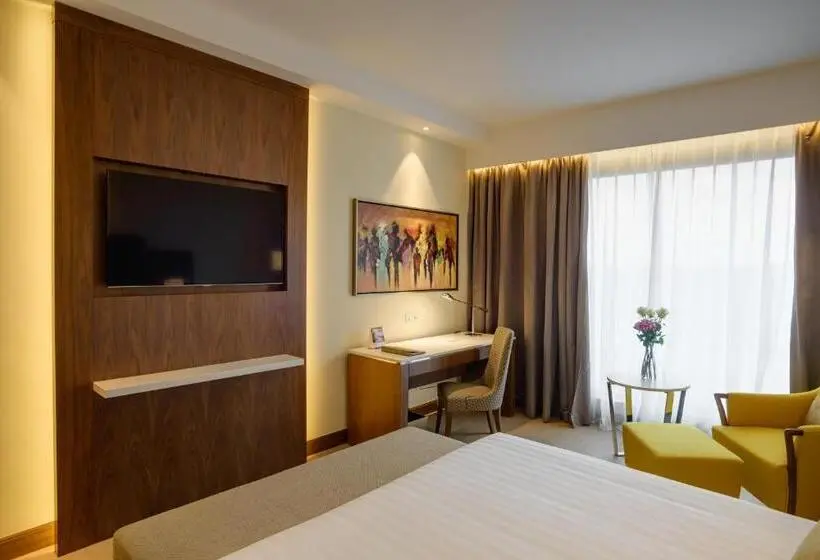 اتاق استاندارد با تخت بزرگ برای معلولان, Crowne Plaza Nairobi Airport, An Ihg