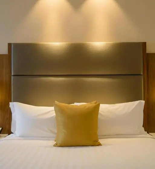 اتاق استاندارد با تخت بزرگ برای معلولان, Crowne Plaza Nairobi Airport, An Ihg