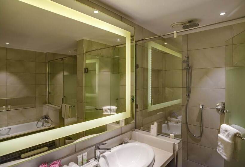 اتاق استاندارد با بالکن, Crowne Plaza Nairobi Airport, An Ihg