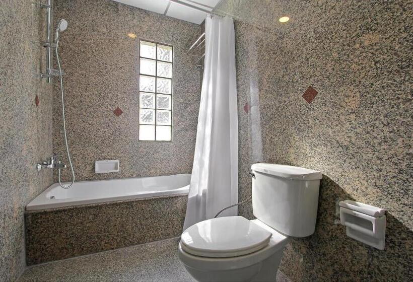 غرفة بريميوم, Pula Silom