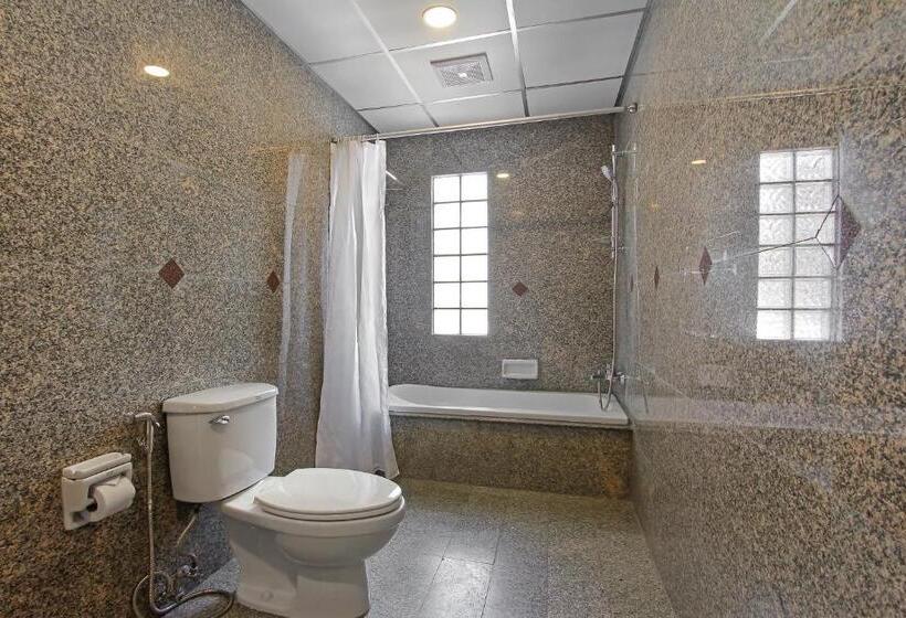 غرفة بريميوم ثلاثية, Pula Silom