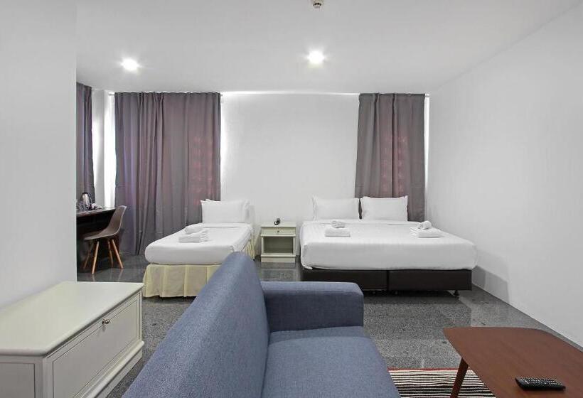 غرفة بريميوم ثلاثية, Pula Silom