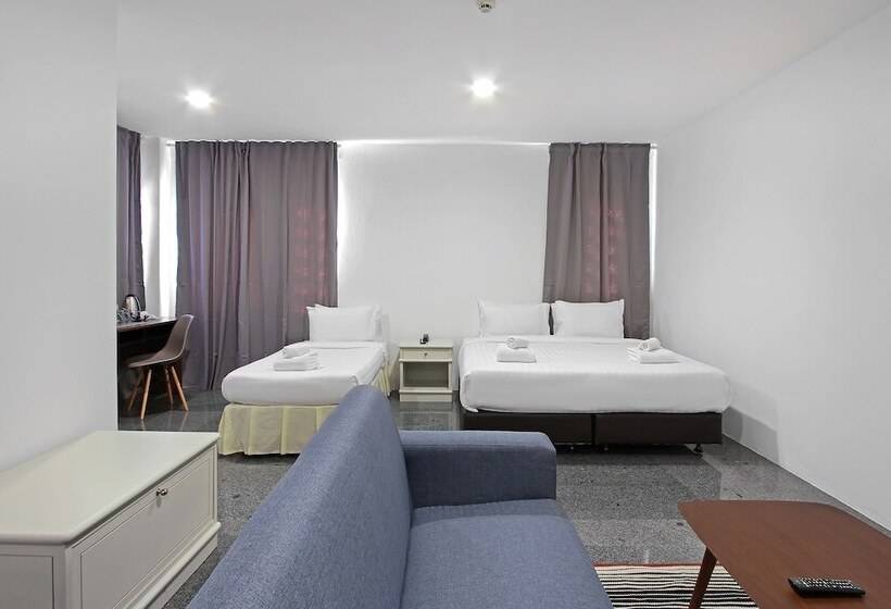 غرفة بريميوم ثلاثية, Pula Silom